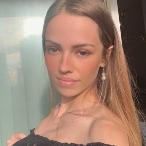 Hey I'm Stef! Shop dreamy vintage with me